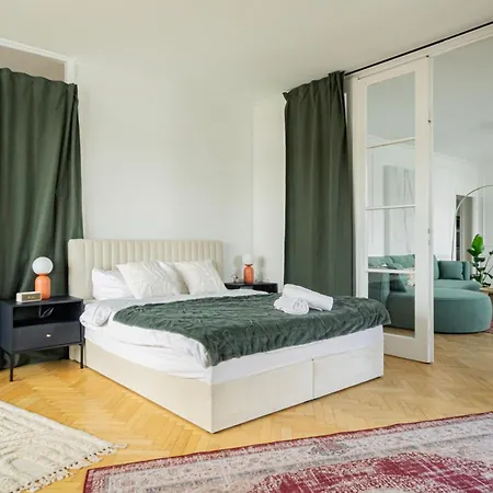 Breathtaking Panorama View 3br Balcony