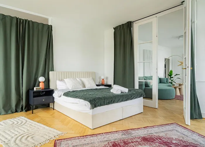 Breathtaking Panorama View 3br Balcony